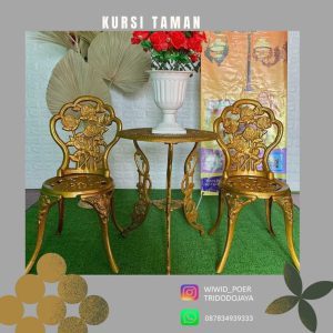 Set Kursi dan Meja
